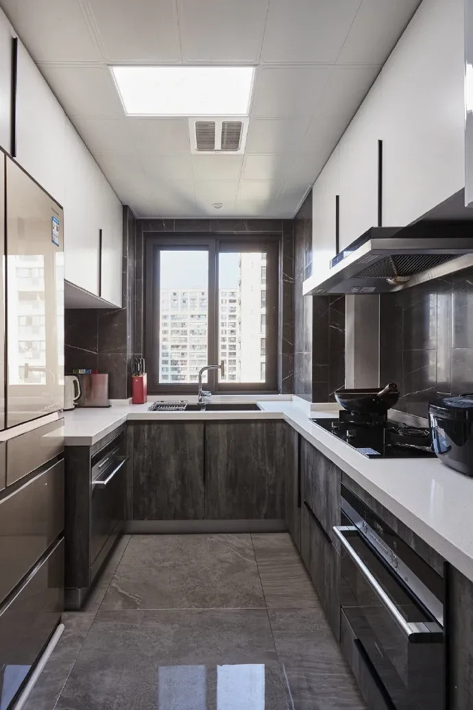 105平米的新房完工，现代风格的设计时尚大气，阳台变书房很实用