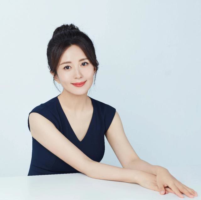 杨童舒|她曾是央视主持人，拍戏时意外怀孕，12年已过，孩子生父仍是谜