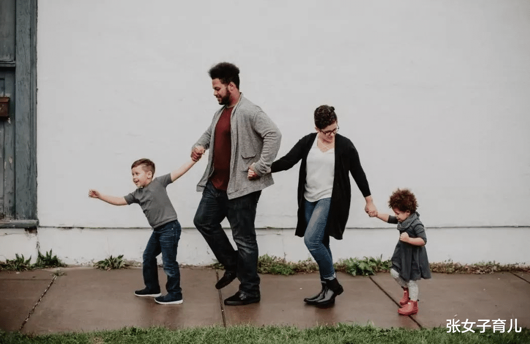 张女子育儿|这4句话，看似为了孩子好，实际上可能每句话都会戳伤孩子的心