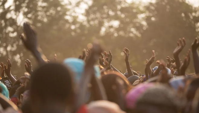 湖北 去非洲打工的男人为什么不愿回国？看完非洲女人的表现，你就懂了