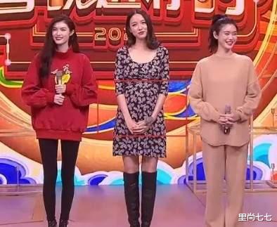 奚梦瑶|央视春晚三美同框，张梓琳穿碎花裙孕肚明显，比奚梦瑶何穗还高