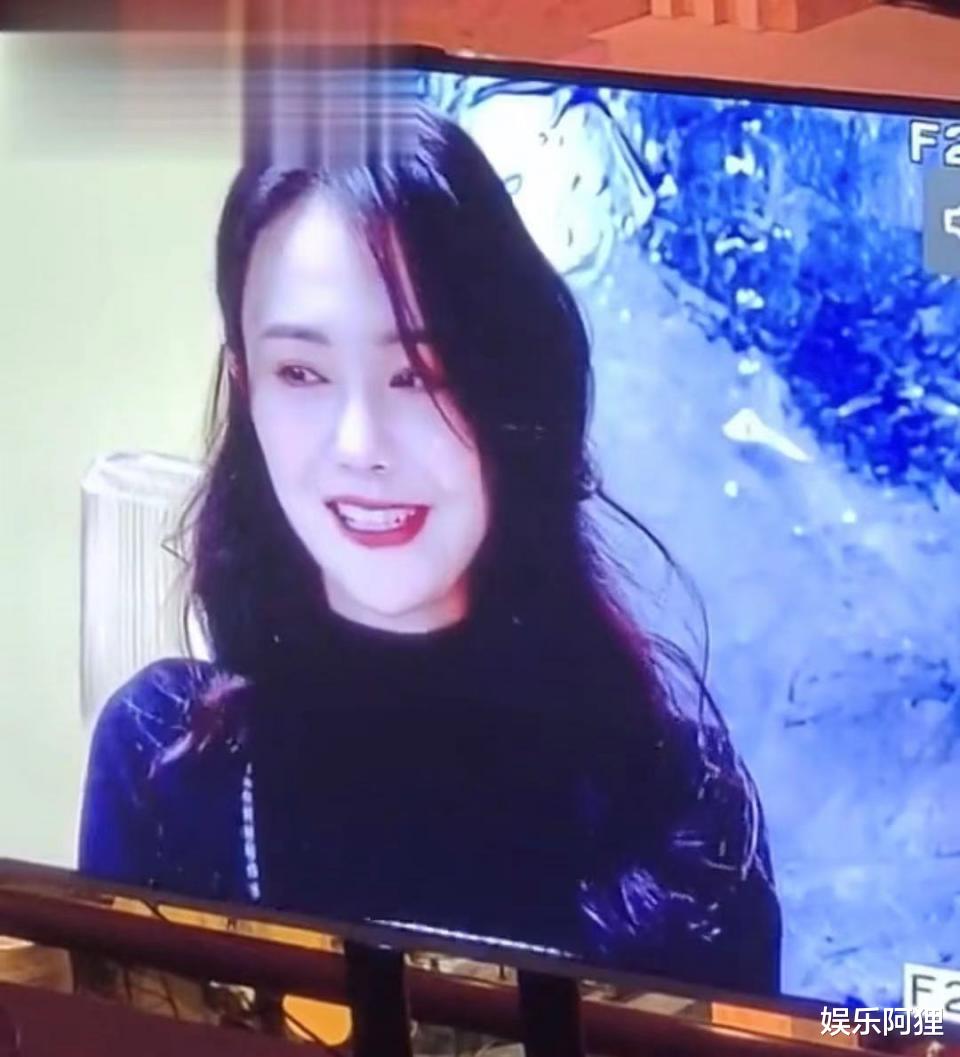 郑爽|郑爽退圈声明现场视频曝光！摇头晃脑眼神躲闪，哭到情绪失控