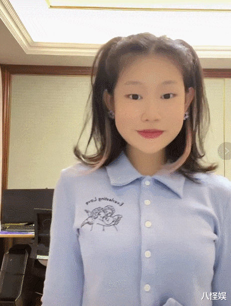 佟丽娅|小沈阳女儿近照曝光,挑染粉色头发女团范十足,越长越像妈妈