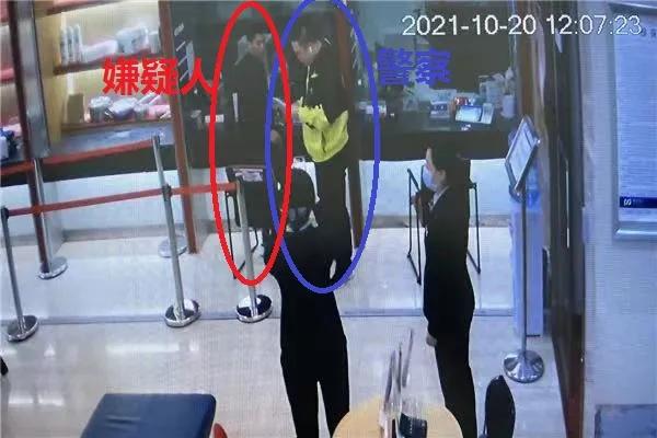 郴州男子去银行解冻银行卡,反手一个操作把业务员吓了一跳......