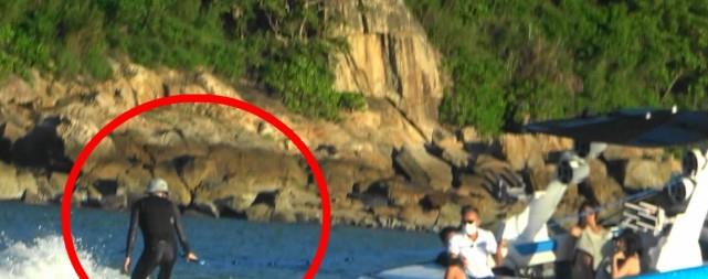 奶球妈咪聊|港媒曝周星驰追求17岁落选港姐,两人约会照曝光,互动甜蜜无代沟