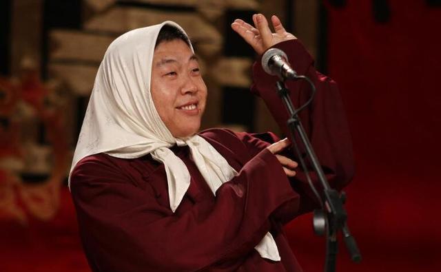 郭德纲|郭德纲妻子生日，曹云金发文祝福，内涵出席人员暴露大问题