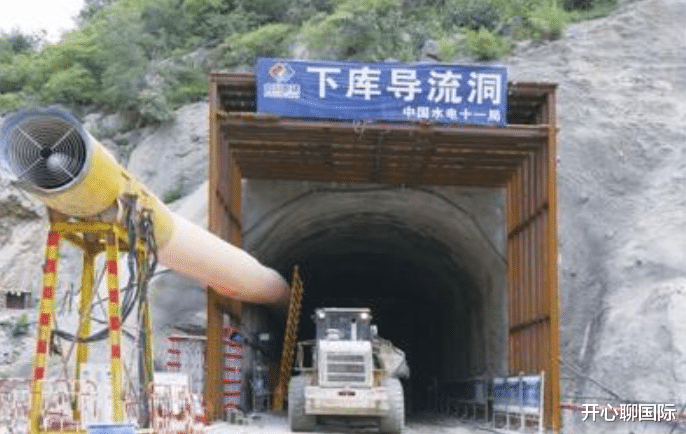 开心聊国际 河南火了！1900人火速奔赴“支援”，西方：了不起的中国人