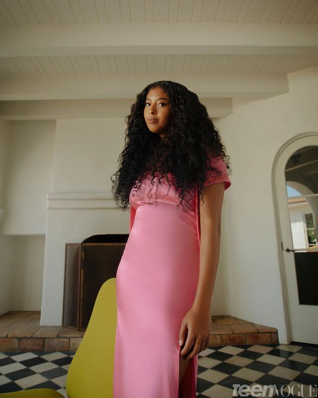 全球时尚风行|科比19岁大女儿“金九”时尚大片出炉！贵妇造型惊艳，比瓦嫂还美