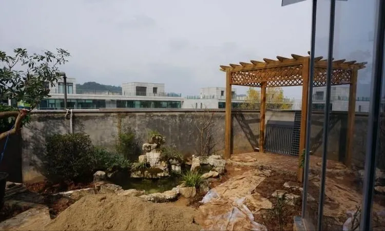 因为这个50㎡露台，买了这套房子，历时7年DIY打造成花园，太美了