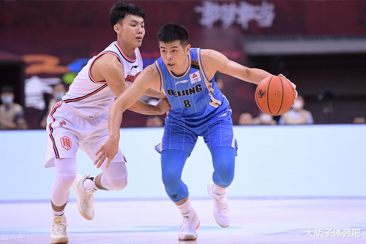 北京男篮|徐杰首度公开回应！入选中国男篮真相大白，杜峰真没开后门