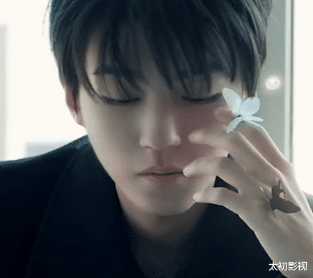 王源|王俊凯受资本威胁无奈报警，千玺王源表现默契，关系好坏很明显