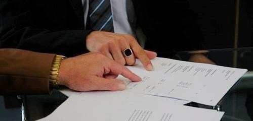 基本工资|劳动合同里只写了基本工资,仲裁时按基本工资计算还是按实际收入