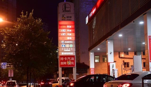 巴菲特 油价调整消息：今天5月3日，加油站92、95号汽油最新零售价格