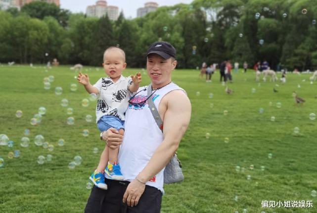 霍尊|德云社烧饼为养家拼命赚钱，沧桑到粉丝认不出来，郭德纲没看错他