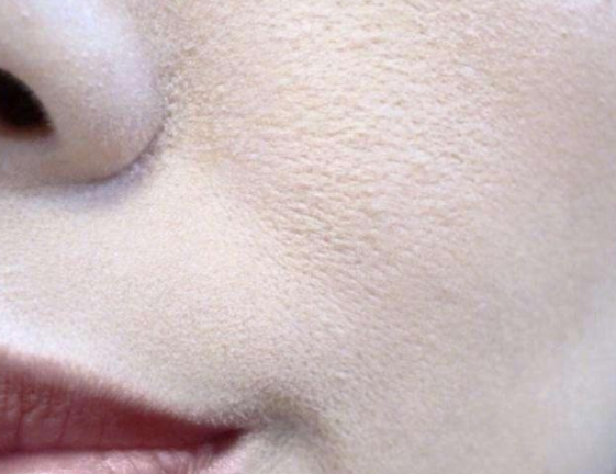 好物官|明星在路人镜头下的“尴尬”，没了精修，脸上涂了“两斤”粉？