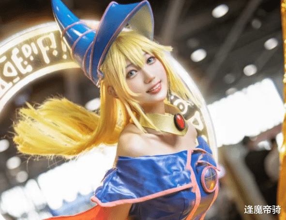 孔雀舞|《游戏王》cosplay，孔雀舞堪称神还原，白龙女琪莎拉则略显“阴间”！