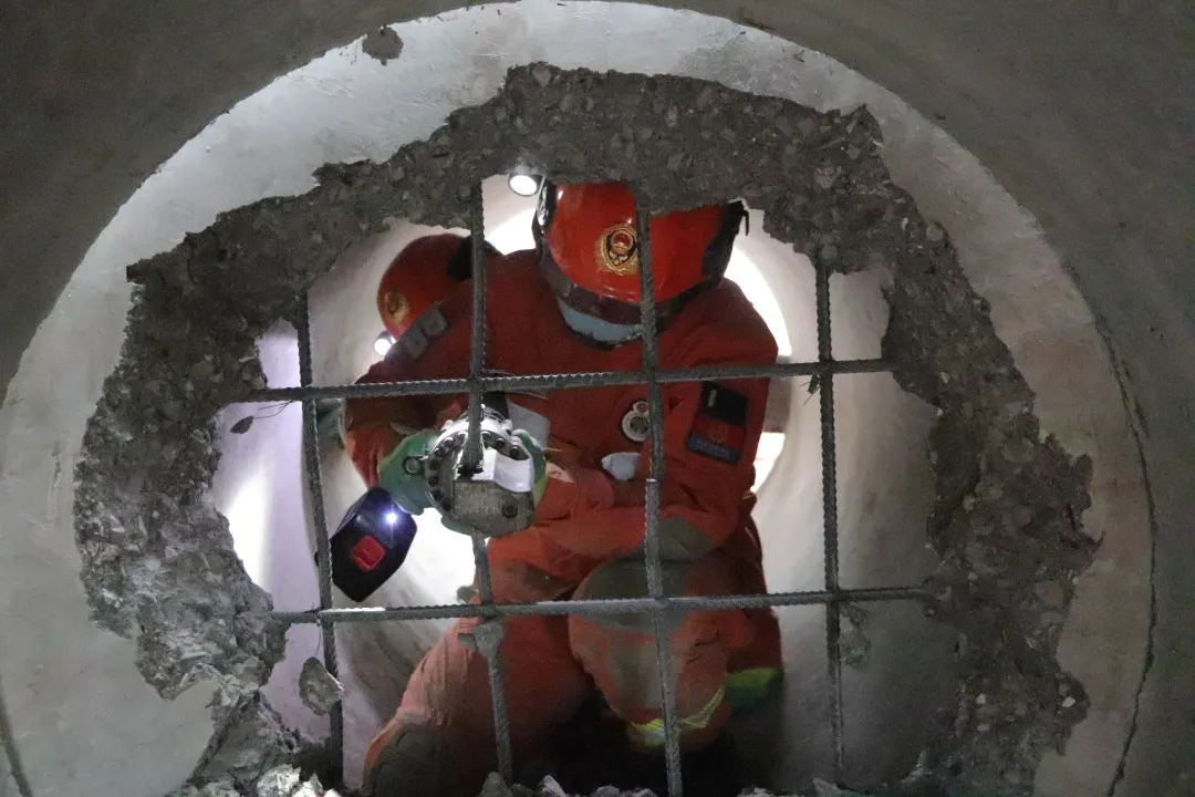 国防部|冬季大练兵丨不畏严寒提素质，突出实战砺精兵