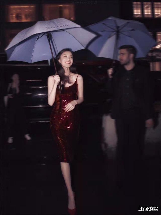 哈利·波特|五位女艺人撑伞照，刘亦菲有书香气，倪妮风情万种