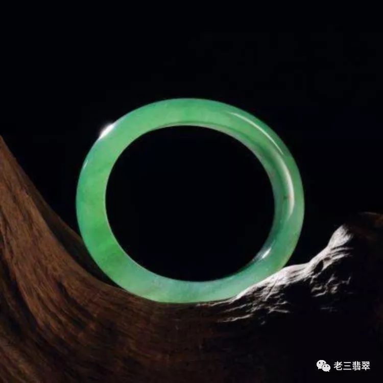 翡翠|好翡翠价格太高遭质疑，便宜的假翡翠一路畅销，是真的太贵吗？