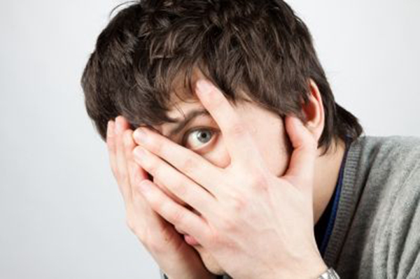 叶本心 社交恐惧症患者为什么普遍很穷？看完他们的心理状态，你就懂了！