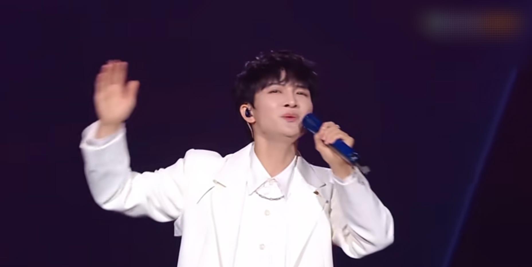 冯提莫|周深再次成为年度最佳内地男歌手，可这还不够，他需要另一个大奖