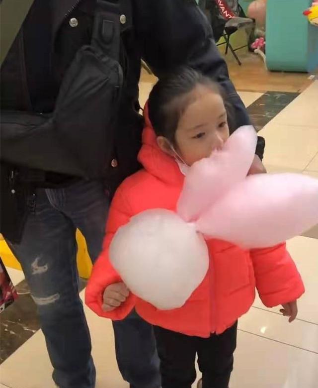 温兆伦|57岁的温兆伦，从多情男变身专一丈夫，小20岁娇妻长相貌美如少女