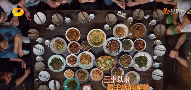 郭晶晶|李维嘉等9个明星干活4小时，蹲地吃最简单的面，黄磊是否太敷衍？