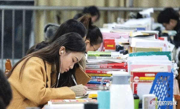 丽宝的妈咪|大学导员直言：有4类专业就业要求高，不考研未来工作发展没优势