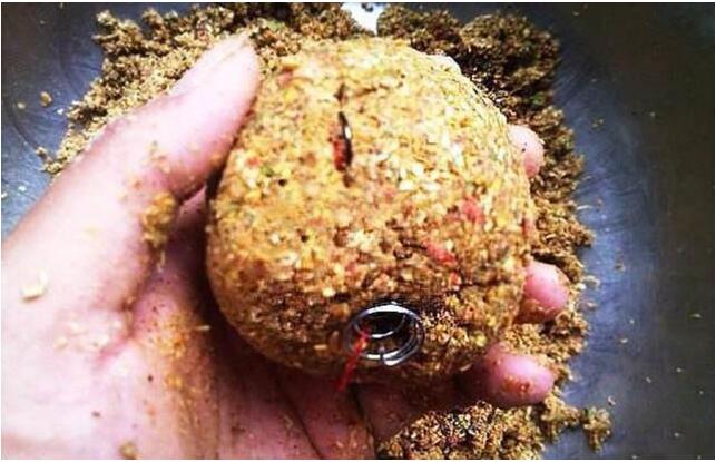 饵料|分享一款网红野钓鲤鱼自制饵料，人多使用肯定效果好，水库钓鱼