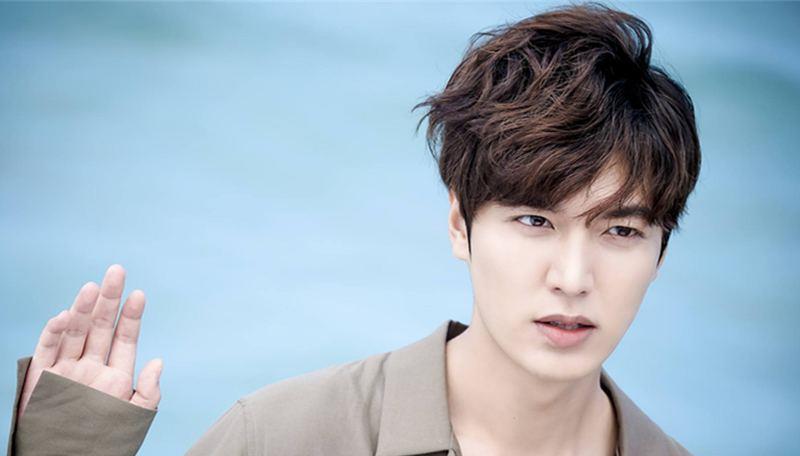 李敏镐|李敏镐8年后再演《继承者们》经典冲凉戏，太害羞连口罩都不敢摘