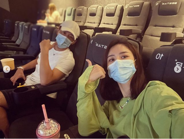 台湾|林峯携妻与训练班同学聚会，搂抱张馨月超宠溺，胡子拉碴显老气