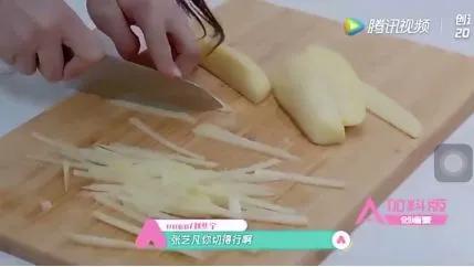 粉色|“小白兔”张艺凡的“黑化史”，娱乐圈就是个大染缸