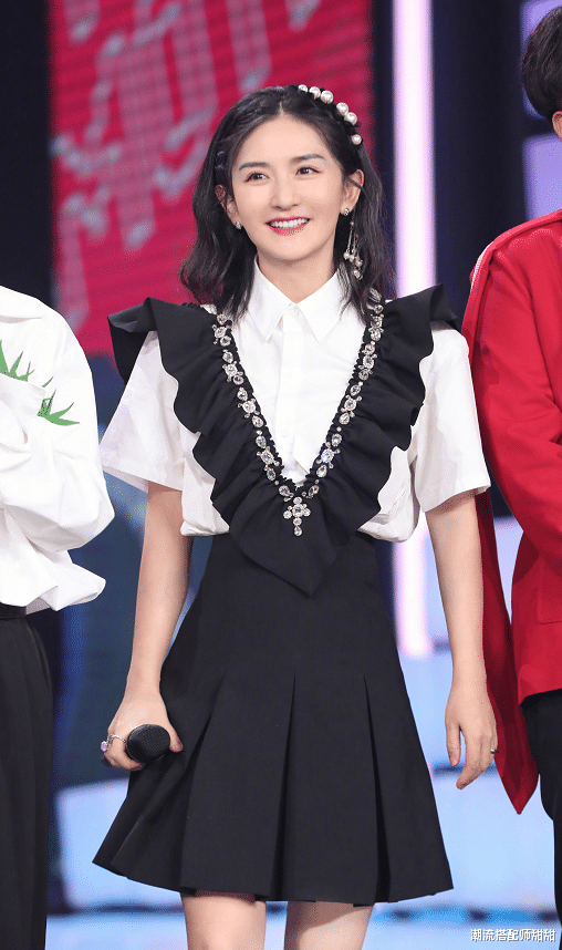 莫妮卡·贝鲁奇|有一种爱情叫做张杰、谢娜，出门挽手太恩爱，穿阴阳装很个性