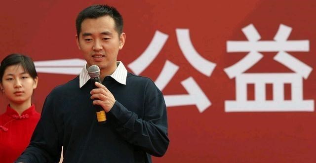 一个人的夜晚|孔令辉的球服改革，很有前瞻性，国外的女选手普遍穿裙装比赛