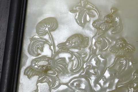 和田玉籽料|舊藏和田玉籽料“赏菊图”插屏