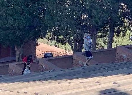 郑爽|偶遇张恒带一岁子女出游，郑爽女儿正面首曝光，皮肤白皙像洋娃娃