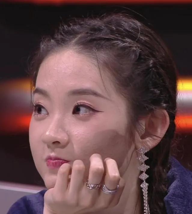 徐晓峰|“小白兔”张艺凡的“黑化史”,娱乐圈就是个大染缸