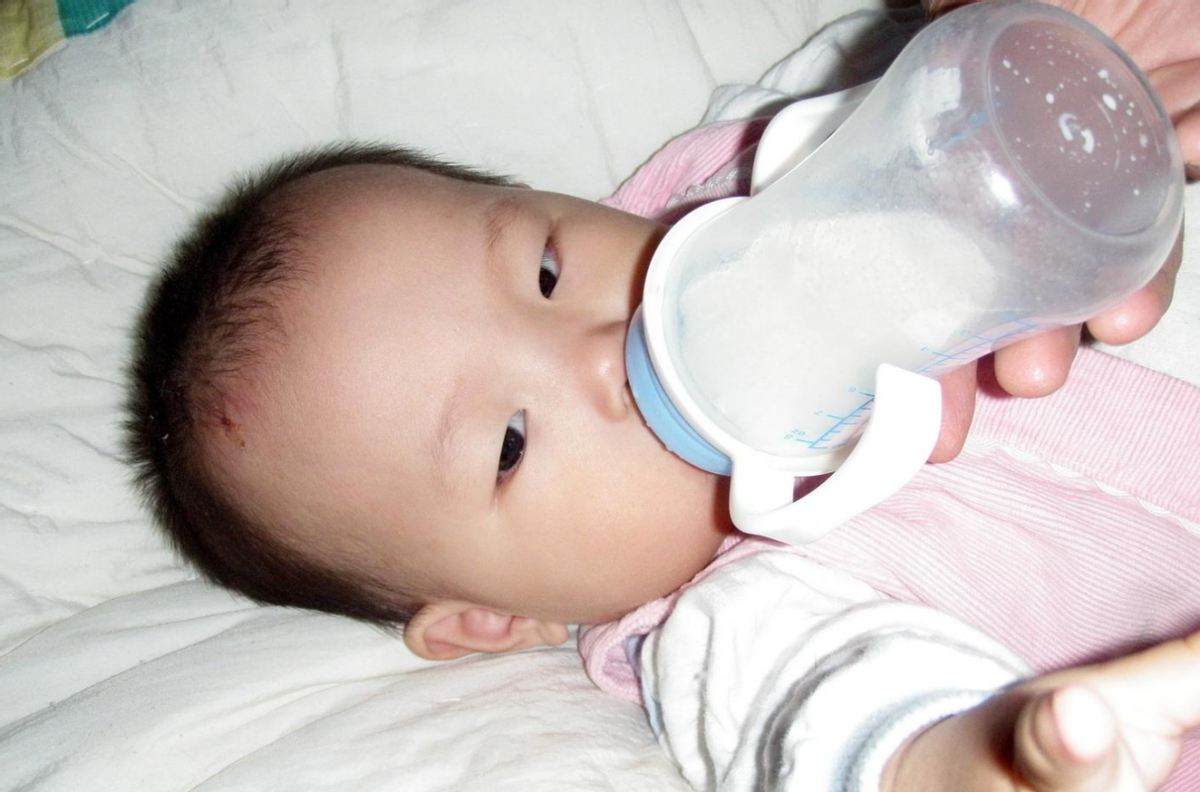 孕妈酱|父母该怎样喂养孩子？6个婴儿喂养问题轻松解决，新手爸妈快收藏