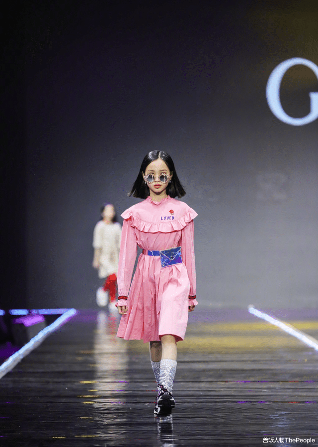 贾云馨|长相浪费基因?这些星二代,明明跟父母共用一张脸