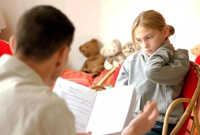 哑铃妈妈|一些父母总爱给孩子灌输这种思想，娃长大了难有大出息还容易窝囊