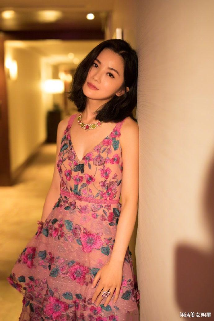 肖战|39岁蔡卓妍，甜美可爱身材有料，女神越来越有成熟魅力了