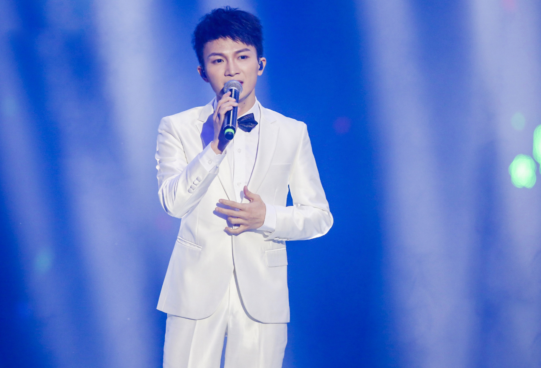 周深|究竟什么才是被抵制的“娘炮”审美？周深为什么不算？