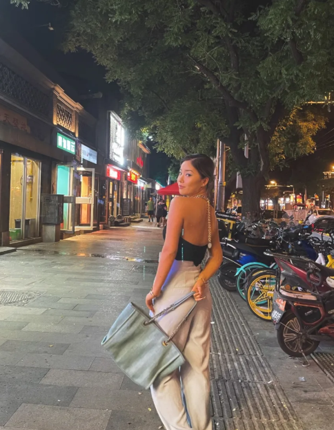 王菊|118斤的她，性感得不像话...