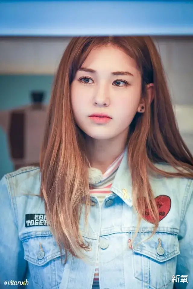 somi 从韩式大街脸到混血真人芭比，这点易容密码算是让她玩明白了！
