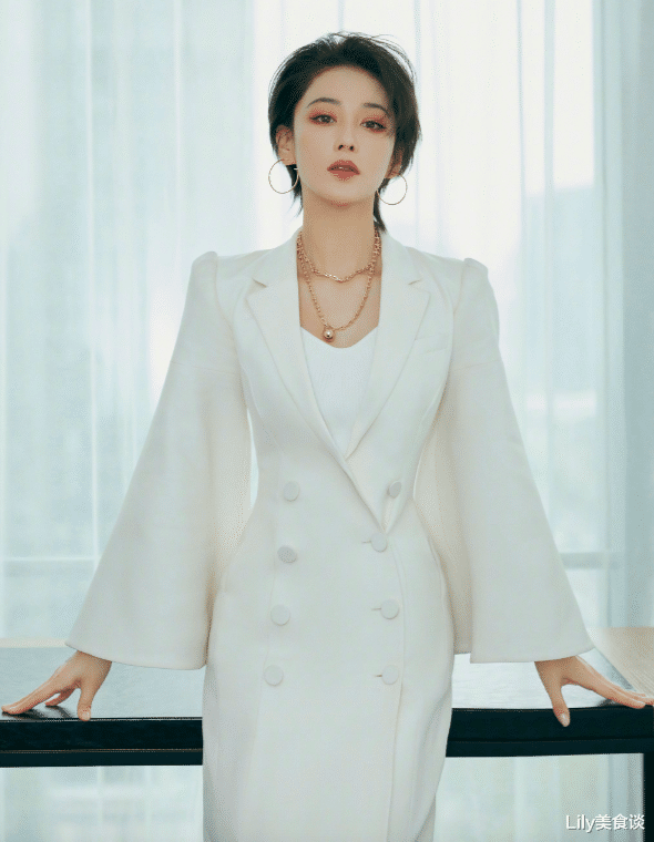 张馨予|张馨予晒自家院子火了，有蔬菜水果还赏花，网友：把生活过成了诗