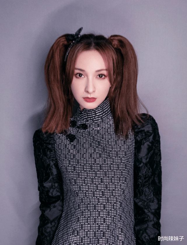 穿衣搭配|终于相信吴昕减肥成功！穿这么勒的靴子还填不满，配旗袍太有女人味