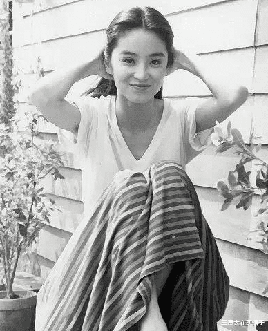三姨太在买裙子 史上最全林青霞私服照大放送 这些款式穿30年都不过时