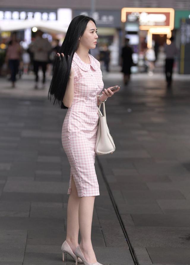 短发|30岁美女穿一条花格复古连衣裙，清新甜蜜，气质让人羡慕