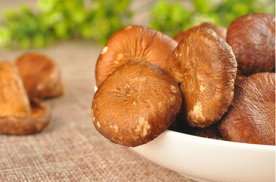 医生|48岁女子患乳腺结节2年恶化?医生:常吃3“素”,乳腺不坏才怪