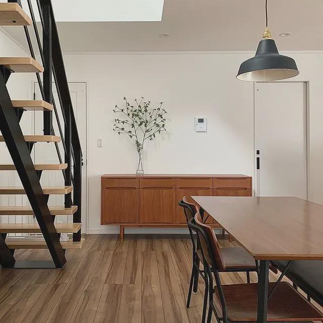 |家有鸡肋角落不会设计?学习日本人摆放一款边柜,好看又好用